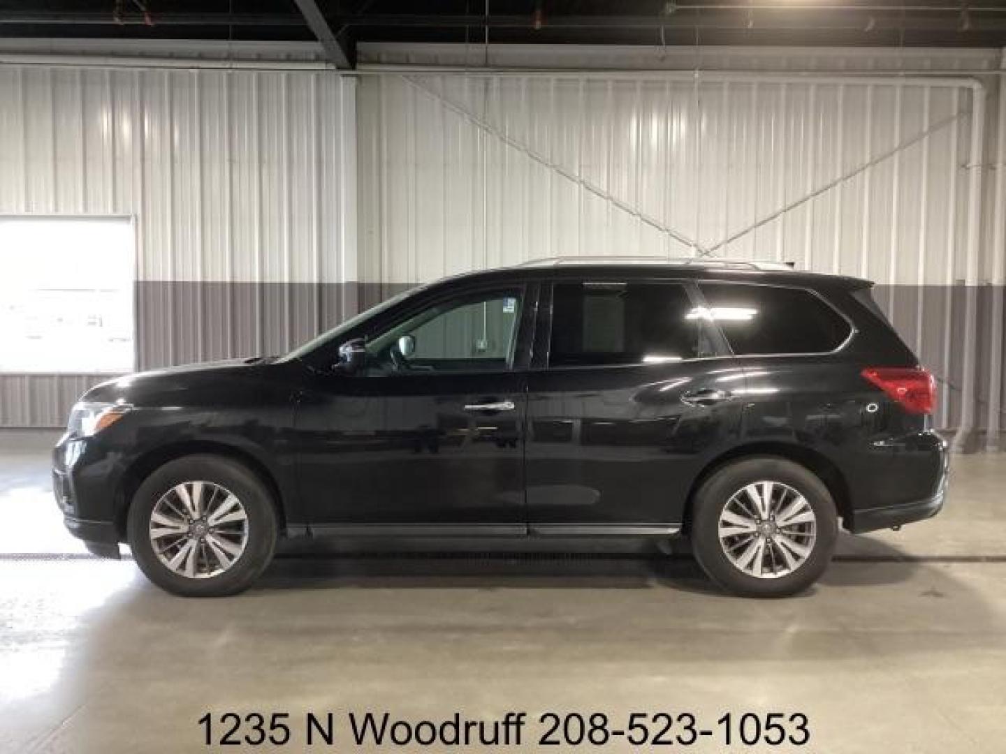 2020 Magnetic Black Pearl /Charcoal, leatherette/cloth Nissan Pathfinder SV 4WD (5N1DR2BM7LC) with an 3.5L V6 DOHC 24V engine, Continuously Variable Transmission transmission, located at 1235 N Woodruff Ave., Idaho Falls, 83401, (208) 523-1053, 43.507172, -112.000488 - At Timberline Auto, finding a great deal on your next vehicle is always easy! Our experienced sales staff's goal is to help find you the right vehicle at the right price! Our knowledgeable finance department has options for almost any credit score. We offer extended service contract options to prote - Photo#1