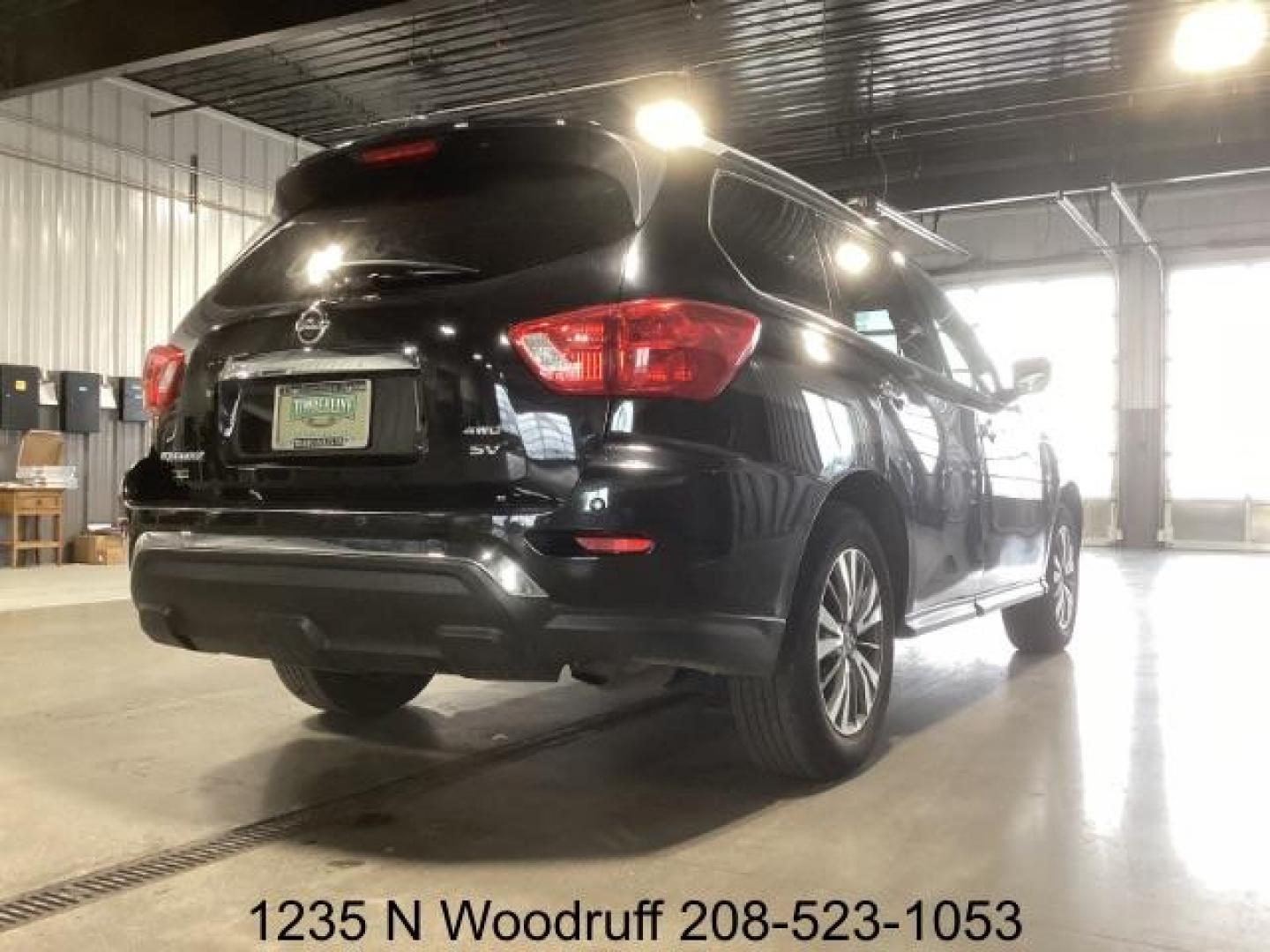 2020 Magnetic Black Pearl /Charcoal, leatherette/cloth Nissan Pathfinder SV 4WD (5N1DR2BM7LC) with an 3.5L V6 DOHC 24V engine, Continuously Variable Transmission transmission, located at 1235 N Woodruff Ave., Idaho Falls, 83401, (208) 523-1053, 43.507172, -112.000488 - At Timberline Auto, finding a great deal on your next vehicle is always easy! Our experienced sales staff's goal is to help find you the right vehicle at the right price! Our knowledgeable finance department has options for almost any credit score. We offer extended service contract options to prote - Photo#4