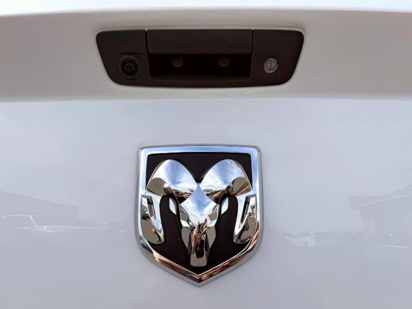 2013 Bright White Clearcoat /Black Ram 3500 (3C63R3EL8DG) with an 67L L6 OHV 24V TURBO DIESEL engine, Automatic transmission, located at 1175 N Woodruff Ave, Idaho Falls, ID, 83401, 43.506901, -111.999657 - At Timberline Auto, finding a great deal on your next vehicle is always easy! Our experienced sales staff's goal is to help find you the right vehicle at the right price! Our knowledgeable finance department has options for almost any credit score. We offer extended service contract options to prote - Photo#4