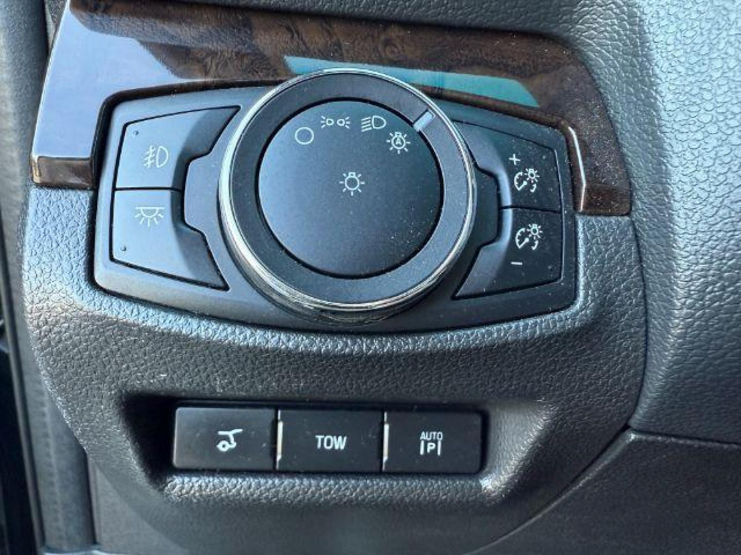 2015 Tuxedo Black Metallic /Charcoal Black, leather Ford Explorer Limited 4WD (1FM5K8F89FG) with an 3.5L V6 DOHC 24V engine, 6-Speed Automatic transmission, located at 1235 N Woodruff Ave., Idaho Falls, 83401, (208) 523-1053, 43.507172, -112.000488 - At Timberline Auto, finding a great deal on your next vehicle is always easy! Our experienced sales staff's goal is to help find you the right vehicle at the right price! Our knowledgeable finance department has options for almost any credit score. We offer extended service contract options to prote - Photo#19