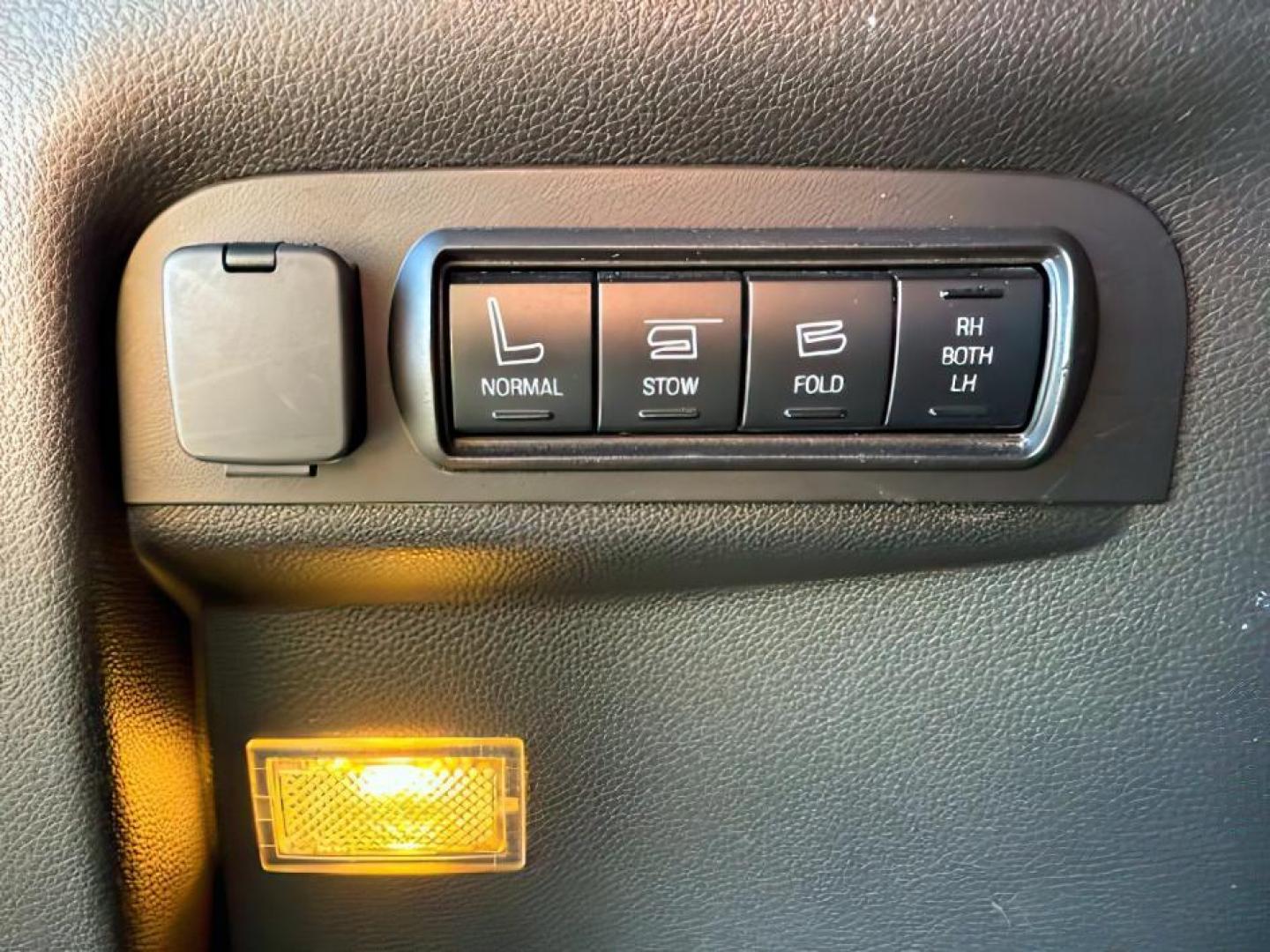 2015 Tuxedo Black Metallic /Charcoal Black, leather Ford Explorer (1FM5K8F89FG) with an 35L V6 DOHC 24V engine, Automatic transmission, located at 1175 N Woodruff Ave, Idaho Falls, ID, 83401, 43.506901, -111.999657 - At Timberline Auto, finding a great deal on your next vehicle is always easy! Our experienced sales staff's goal is to help find you the right vehicle at the right price! Our knowledgeable finance department has options for almost any credit score. We offer extended service contract options to prote - Photo#6