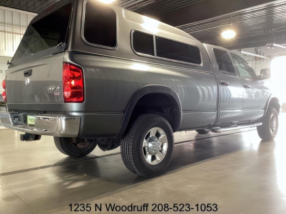 2007 GRAY /Medium Slate Gray Cloth Interior Dodge Ram 3500 SLT QUAD CAB LONGBED 4WD SRW (3D7MX38C57G) with an 5.9L L6 OHV 24V TURBO DIESEL engine, 4-Speed Automatic transmission, located at 1235 N Woodruff Ave., Idaho Falls, 83401, (208) 523-1053, 43.507172, -112.000488 - At Timberline Auto, finding a great deal on your next vehicle is always easy! Our experienced sales staff's goal is to help find you the right vehicle at the right price! Our knowledgeable finance department has options for almost any credit score. We offer extended service contract options to prote - Photo#5