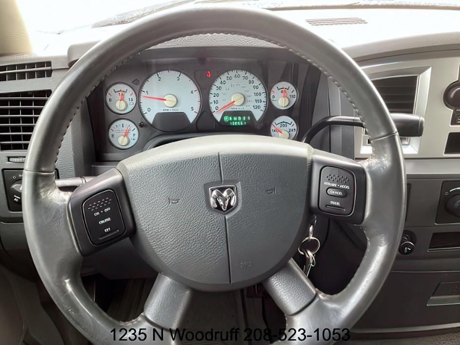 2007 GRAY /Medium Slate Gray Cloth Interior Dodge Ram 3500 SLT QUAD CAB LONGBED 4WD SRW (3D7MX38C57G) with an 5.9L L6 OHV 24V TURBO DIESEL engine, 4-Speed Automatic transmission, located at 1235 N Woodruff Ave., Idaho Falls, 83401, (208) 523-1053, 43.507172, -112.000488 - At Timberline Auto, finding a great deal on your next vehicle is always easy! Our experienced sales staff's goal is to help find you the right vehicle at the right price! Our knowledgeable finance department has options for almost any credit score. We offer extended service contract options to prote - Photo#9