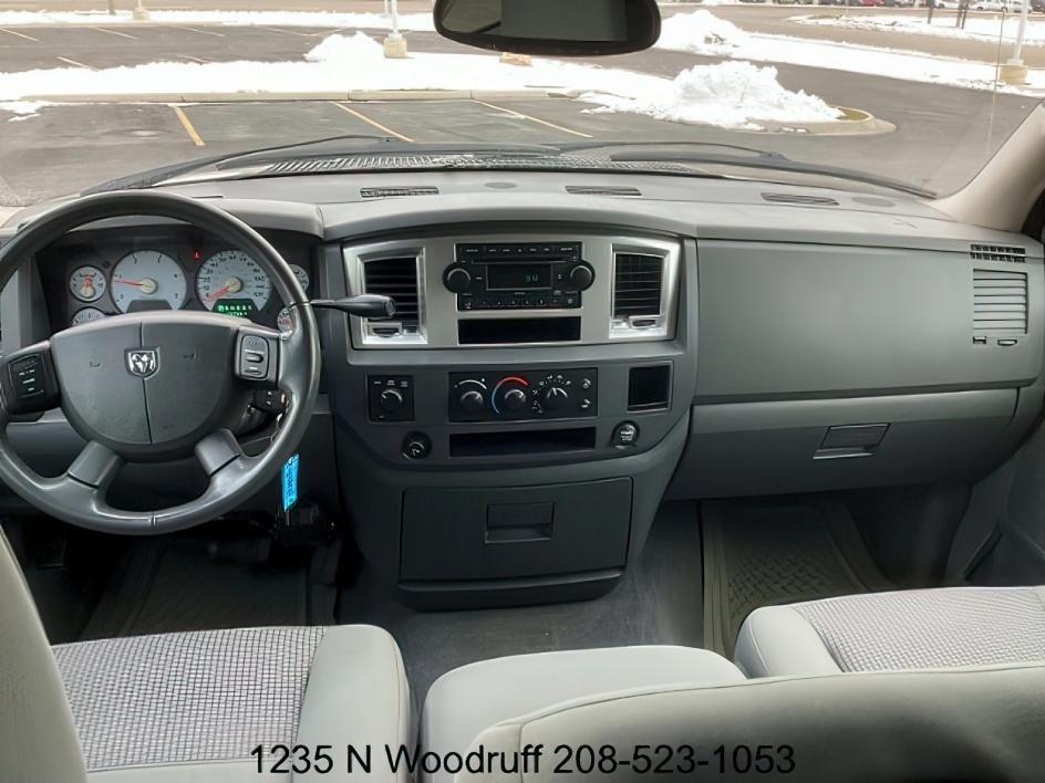 2007 GRAY /Medium Slate Gray Cloth Interior Dodge Ram 3500 SLT QUAD CAB LONGBED 4WD SRW (3D7MX38C57G) with an 5.9L L6 OHV 24V TURBO DIESEL engine, 4-Speed Automatic transmission, located at 1235 N Woodruff Ave., Idaho Falls, 83401, (208) 523-1053, 43.507172, -112.000488 - At Timberline Auto, finding a great deal on your next vehicle is always easy! Our experienced sales staff's goal is to help find you the right vehicle at the right price! Our knowledgeable finance department has options for almost any credit score. We offer extended service contract options to prote - Photo#10