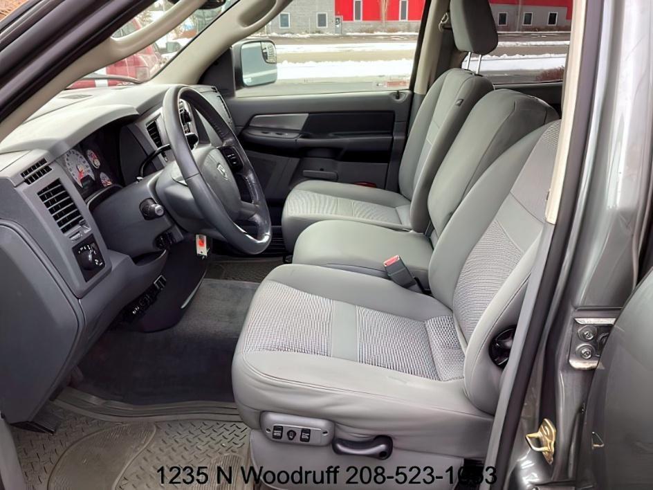 2007 GRAY /Medium Slate Gray Cloth Interior Dodge Ram 3500 SLT QUAD CAB LONGBED 4WD SRW (3D7MX38C57G) with an 5.9L L6 OHV 24V TURBO DIESEL engine, 4-Speed Automatic transmission, located at 1235 N Woodruff Ave., Idaho Falls, 83401, (208) 523-1053, 43.507172, -112.000488 - At Timberline Auto, finding a great deal on your next vehicle is always easy! Our experienced sales staff's goal is to help find you the right vehicle at the right price! Our knowledgeable finance department has options for almost any credit score. We offer extended service contract options to prote - Photo#11