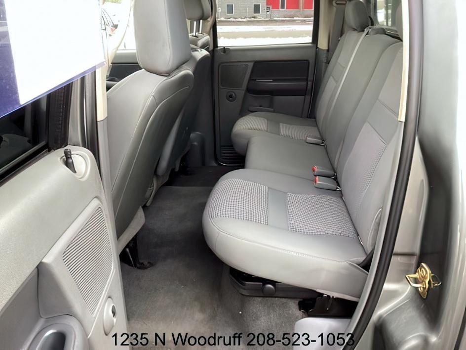 2007 GRAY /Medium Slate Gray Cloth Interior Dodge Ram 3500 SLT QUAD CAB LONGBED 4WD SRW (3D7MX38C57G) with an 5.9L L6 OHV 24V TURBO DIESEL engine, 4-Speed Automatic transmission, located at 1235 N Woodruff Ave., Idaho Falls, 83401, (208) 523-1053, 43.507172, -112.000488 - At Timberline Auto, finding a great deal on your next vehicle is always easy! Our experienced sales staff's goal is to help find you the right vehicle at the right price! Our knowledgeable finance department has options for almost any credit score. We offer extended service contract options to prote - Photo#12