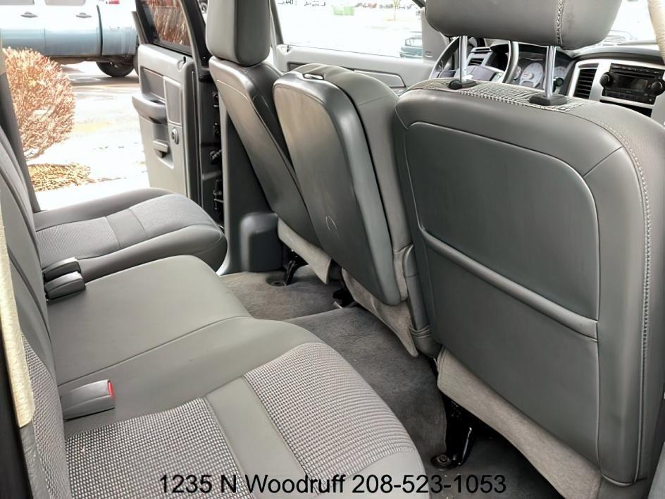 2007 GRAY /Medium Slate Gray Cloth Interior Dodge Ram 3500 SLT QUAD CAB LONGBED 4WD SRW (3D7MX38C57G) with an 5.9L L6 OHV 24V TURBO DIESEL engine, 4-Speed Automatic transmission, located at 1235 N Woodruff Ave., Idaho Falls, 83401, (208) 523-1053, 43.507172, -112.000488 - At Timberline Auto, finding a great deal on your next vehicle is always easy! Our experienced sales staff's goal is to help find you the right vehicle at the right price! Our knowledgeable finance department has options for almost any credit score. We offer extended service contract options to prote - Photo#13