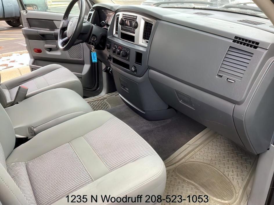 2007 GRAY /Medium Slate Gray Cloth Interior Dodge Ram 3500 SLT QUAD CAB LONGBED 4WD SRW (3D7MX38C57G) with an 5.9L L6 OHV 24V TURBO DIESEL engine, 4-Speed Automatic transmission, located at 1235 N Woodruff Ave., Idaho Falls, 83401, (208) 523-1053, 43.507172, -112.000488 - At Timberline Auto, finding a great deal on your next vehicle is always easy! Our experienced sales staff's goal is to help find you the right vehicle at the right price! Our knowledgeable finance department has options for almost any credit score. We offer extended service contract options to prote - Photo#14