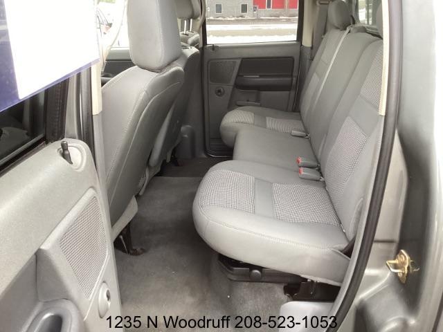 2007 GRAY /Medium Slate Gray Cloth Interior Dodge Ram 3500 SLT QUAD CAB LONGBED 4WD SRW (3D7MX38C57G) with an 5.9L L6 OHV 24V TURBO DIESEL engine, 4-Speed Automatic transmission, located at 1235 N Woodruff Ave., Idaho Falls, 83401, (208) 523-1053, 43.507172, -112.000488 - At Timberline Auto, finding a great deal on your next vehicle is always easy! Our experienced sales staff's goal is to help find you the right vehicle at the right price! Our knowledgeable finance department has options for almost any credit score. We offer extended service contract options to prote - Photo#27