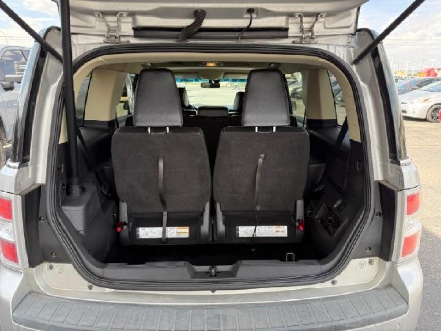 2013 Ingot Silver Metallic /Charcoal Black Leather Interior Ford Flex Limited AWD (2FMHK6DT9DB) with an 3.5L V6 DOHC 24V engine, 6-Speed Automatic Overdrive transmission, located at 1235 N Woodruff Ave., Idaho Falls, 83401, (208) 523-1053, 43.507172, -112.000488 - At Timberline Auto, finding a great deal on your next vehicle is always easy! Our experienced sales staff's goal is to help find you the right vehicle at the right price! Our knowledgeable finance department has options for almost any credit score. We offer extended service contract options to prote - Photo#10