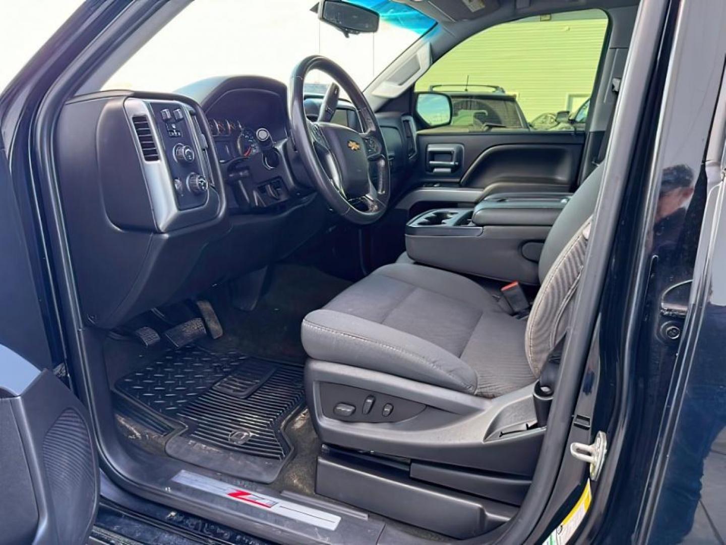 2018 Black /Jet Black, cloth Chevrolet Silverado 1500 LT Crew Cab 4WD (1GCUKREC0JF) with an 5.3L V8 OHV 16V engine, 6-Speed Automatic transmission, located at 1235 N Woodruff Ave., Idaho Falls, 83401, (208) 523-1053, 43.507172, -112.000488 - At Timberline Auto, finding a great deal on your next vehicle is always easy! Our experienced sales staff's goal is to help find you the right vehicle at the right price! Our knowledgeable finance department has options for almost any credit score. We offer extended service contract options to prote - Photo#14