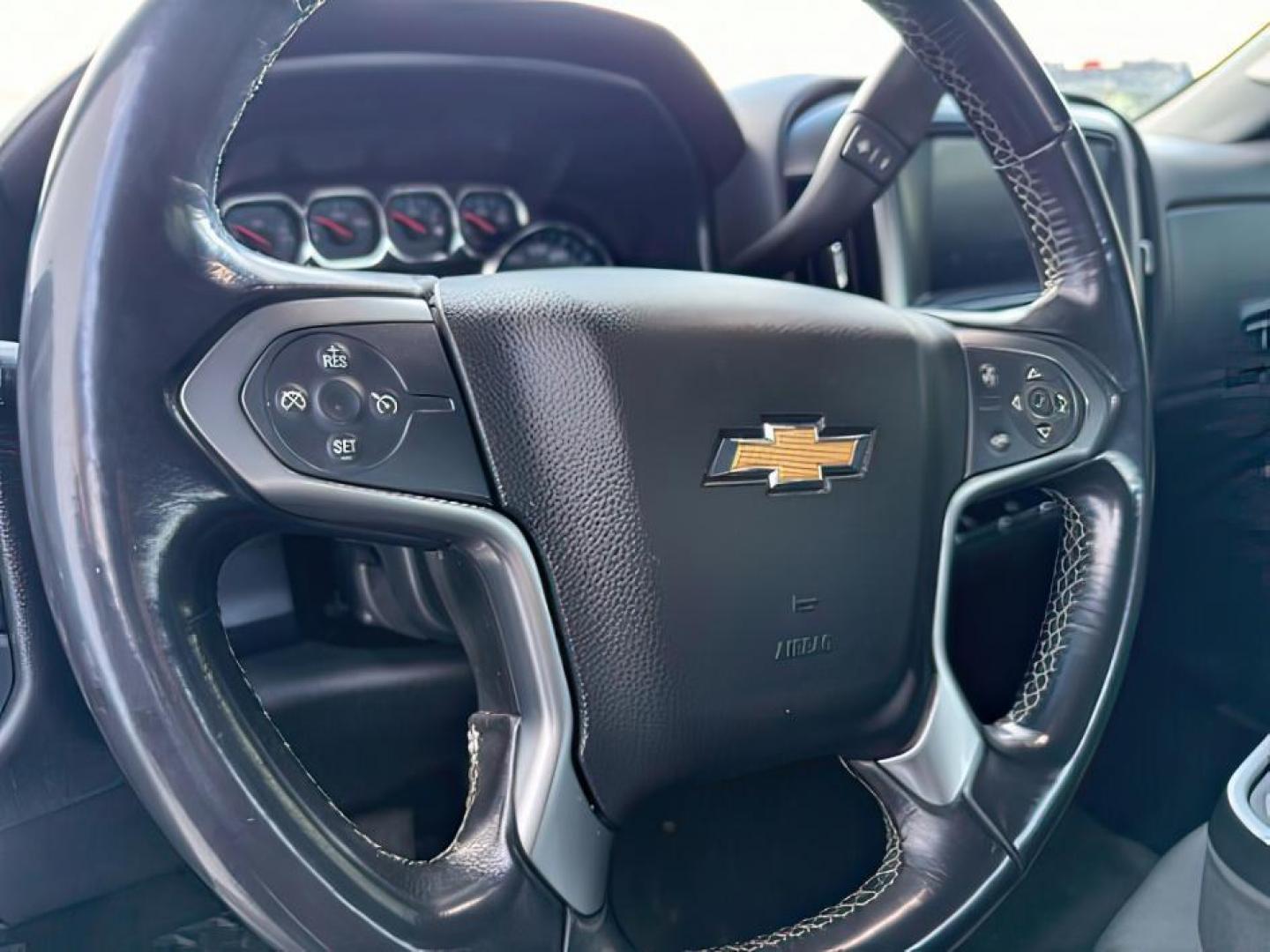 2018 Black /Jet Black, cloth Chevrolet Silverado 1500 LT Crew Cab 4WD (1GCUKREC0JF) with an 5.3L V8 OHV 16V engine, 6-Speed Automatic transmission, located at 1235 N Woodruff Ave., Idaho Falls, 83401, (208) 523-1053, 43.507172, -112.000488 - At Timberline Auto, finding a great deal on your next vehicle is always easy! Our experienced sales staff's goal is to help find you the right vehicle at the right price! Our knowledgeable finance department has options for almost any credit score. We offer extended service contract options to prote - Photo#17