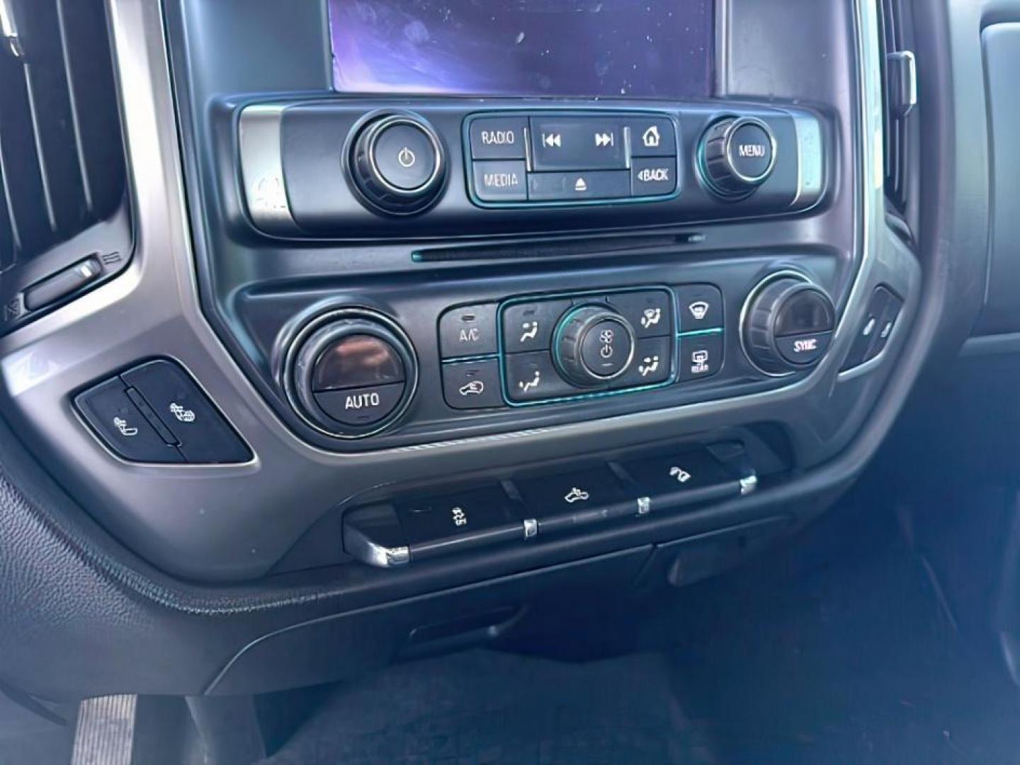 2018 Black /Jet Black, cloth Chevrolet Silverado 1500 LT Crew Cab 4WD (1GCUKREC0JF) with an 5.3L V8 OHV 16V engine, 6-Speed Automatic transmission, located at 1235 N Woodruff Ave., Idaho Falls, 83401, (208) 523-1053, 43.507172, -112.000488 - At Timberline Auto, finding a great deal on your next vehicle is always easy! Our experienced sales staff's goal is to help find you the right vehicle at the right price! Our knowledgeable finance department has options for almost any credit score. We offer extended service contract options to prote - Photo#18