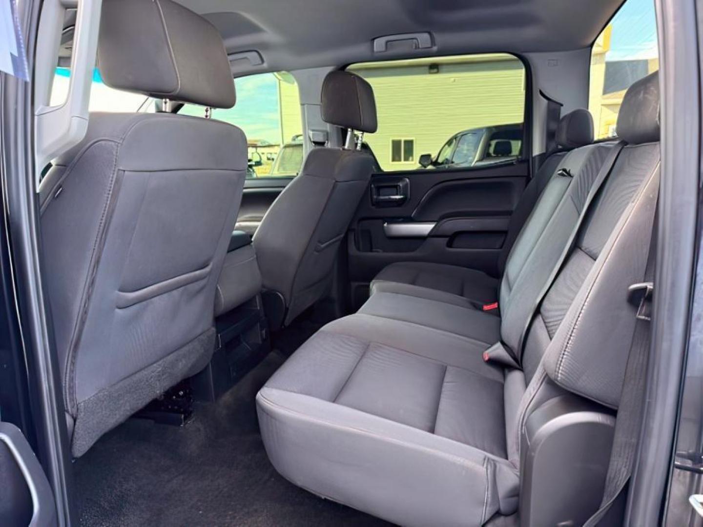 2018 Black /Jet Black, cloth Chevrolet Silverado 1500 LT Crew Cab 4WD (1GCUKREC0JF) with an 5.3L V8 OHV 16V engine, 6-Speed Automatic transmission, located at 1235 N Woodruff Ave., Idaho Falls, 83401, (208) 523-1053, 43.507172, -112.000488 - At Timberline Auto, finding a great deal on your next vehicle is always easy! Our experienced sales staff's goal is to help find you the right vehicle at the right price! Our knowledgeable finance department has options for almost any credit score. We offer extended service contract options to prote - Photo#28