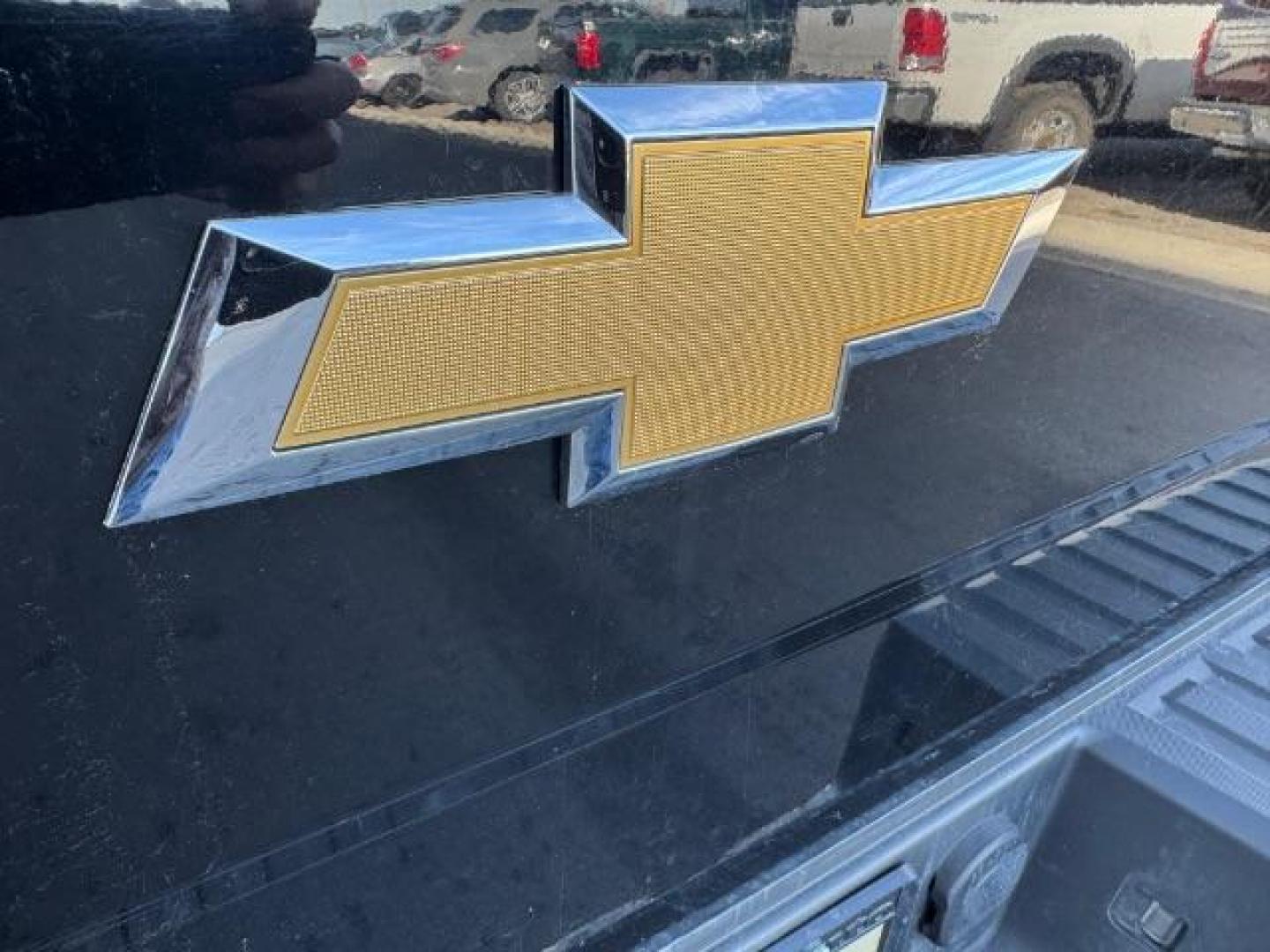 2018 Black /Jet Black, cloth Chevrolet Silverado 1500 LT Crew Cab 4WD (1GCUKREC0JF) with an 5.3L V8 OHV 16V engine, 6-Speed Automatic transmission, located at 1235 N Woodruff Ave., Idaho Falls, 83401, (208) 523-1053, 43.507172, -112.000488 - At Timberline Auto, finding a great deal on your next vehicle is always easy! Our experienced sales staff's goal is to help find you the right vehicle at the right price! Our knowledgeable finance department has options for almost any credit score. We offer extended service contract options to prote - Photo#9