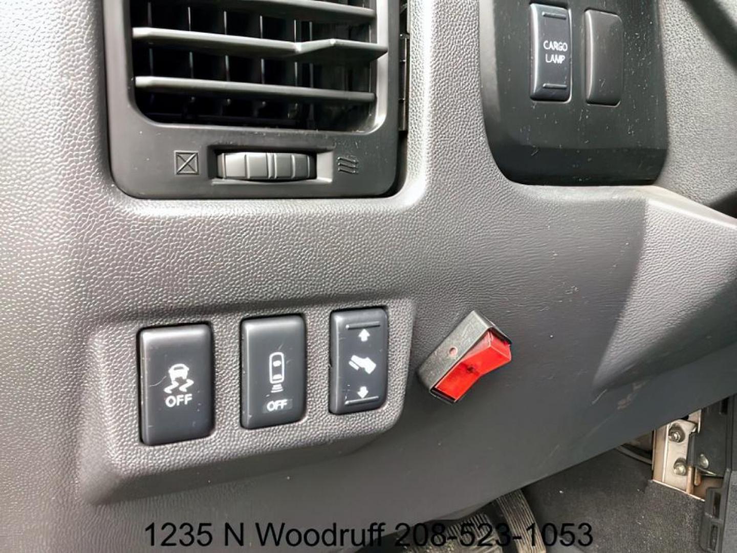 2014 Cayenne Red Metallic /Charcoal Nissan Titan SL Crew Cab 4WD (1N6AA0EC1EN) with an 5.6L V8 DOHC 32V engine, 5-Speed Automatic transmission, located at 1235 N Woodruff Ave., Idaho Falls, 83401, (208) 523-1053, 43.507172, -112.000488 - At Timberline Auto, finding a great deal on your next vehicle is always easy! Our experienced sales staff's goal is to help find you the right vehicle at the right price! Our knowledgeable finance department has options for almost any credit score. We offer extended service contract options to prote - Photo#12