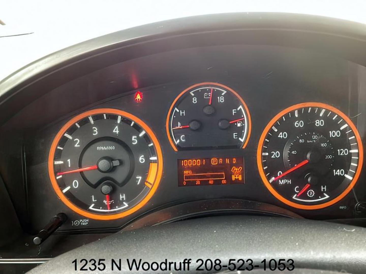 2014 Cayenne Red Metallic /Charcoal Nissan Titan SL Crew Cab 4WD (1N6AA0EC1EN) with an 5.6L V8 DOHC 32V engine, 5-Speed Automatic transmission, located at 1235 N Woodruff Ave., Idaho Falls, 83401, (208) 523-1053, 43.507172, -112.000488 - At Timberline Auto, finding a great deal on your next vehicle is always easy! Our experienced sales staff's goal is to help find you the right vehicle at the right price! Our knowledgeable finance department has options for almost any credit score. We offer extended service contract options to prote - Photo#13