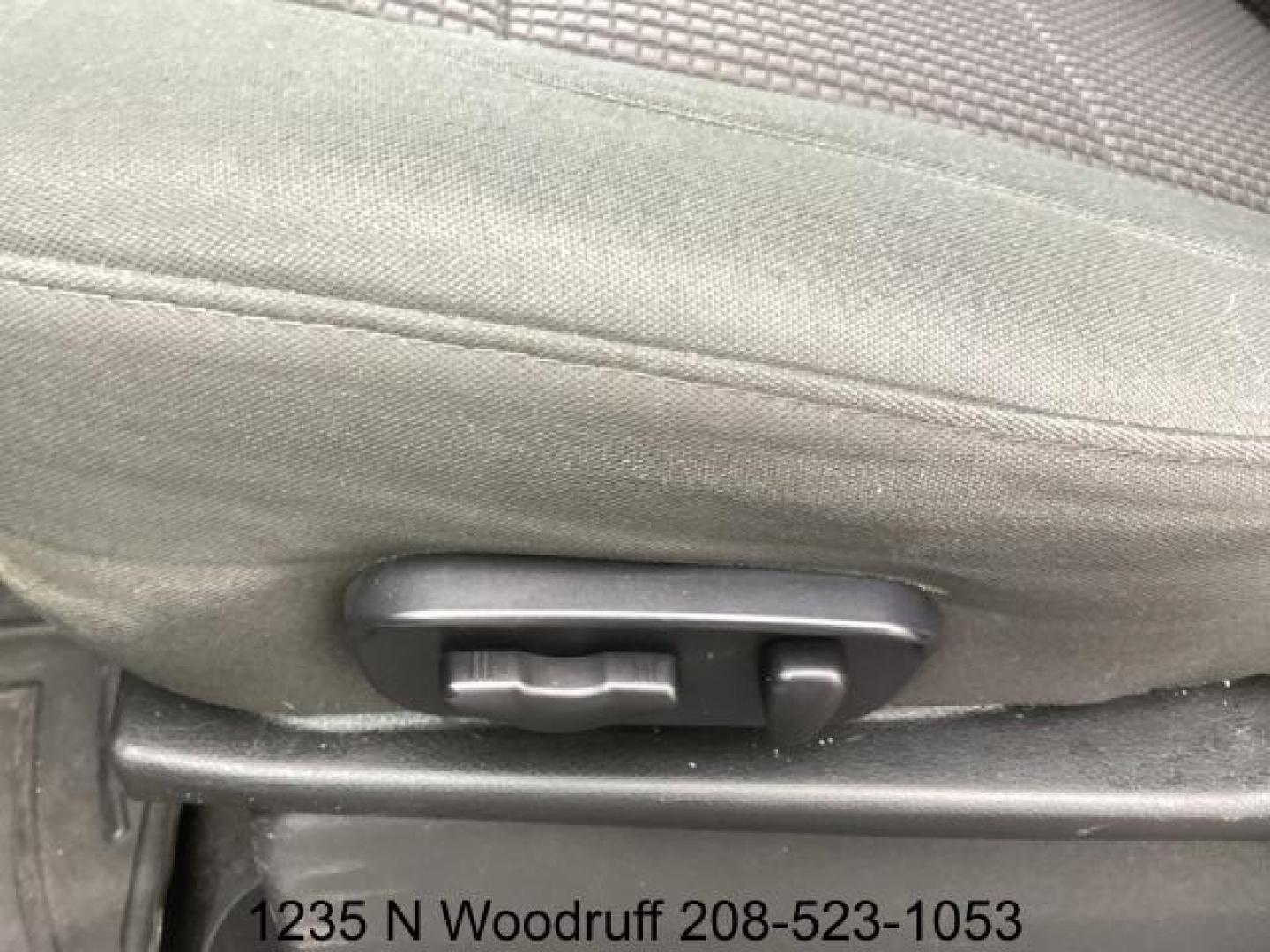 2014 Cayenne Red Metallic /Charcoal Nissan Titan SL Crew Cab 4WD (1N6AA0EC1EN) with an 5.6L V8 DOHC 32V engine, 5-Speed Automatic transmission, located at 1235 N Woodruff Ave., Idaho Falls, 83401, (208) 523-1053, 43.507172, -112.000488 - At Timberline Auto, finding a great deal on your next vehicle is always easy! Our experienced sales staff's goal is to help find you the right vehicle at the right price! Our knowledgeable finance department has options for almost any credit score. We offer extended service contract options to prote - Photo#10