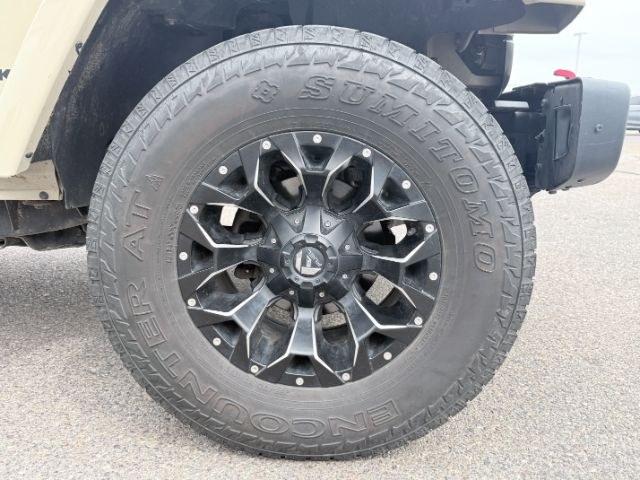 2018 TAN /Black, cloth Jeep Wrangler JK Unlimited Rubicon 4WD (1C4BJWFG4JL) with an 3.6L V6 DOHC 24V FFV engine, 6-Speed Automatic transmission, located at 1235 N Woodruff Ave., Idaho Falls, 83401, (208) 523-1053, 43.507172, -112.000488 - At Timberline Auto, finding a great deal on your next vehicle is always easy! Our experienced sales staff goal is to help find you the right vehicle at the right price! Our knowledgeable finance department has options for almost any credit score. We offer extended service contract options to prot- Photo#11