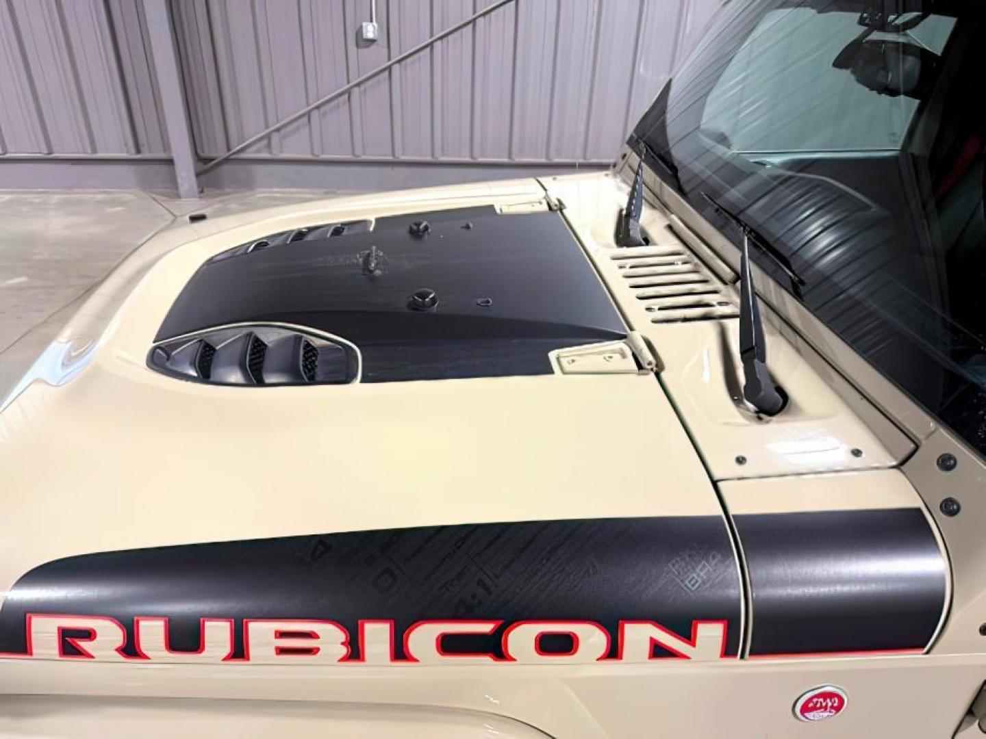 2018 TAN /Black, leather Jeep Wrangler JK (1C4BJWFG4JL) with an 36L V6 DOHC 24V FFV engine, Automatic transmission, located at 1175 N Woodruff Ave, Idaho Falls, ID, 83401, 43.506901, -111.999657 - At Timberline Auto, finding a great deal on your next vehicle is always easy! Our experienced sales staff's goal is to help find you the right vehicle at the right price! Our knowledgeable finance department has options for almost any credit score. We offer extended service contract options to prote - Photo#8