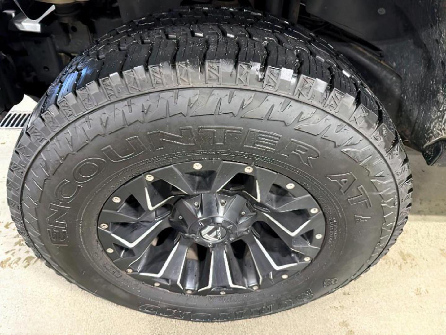2018 TAN /Black, leather Jeep Wrangler JK (1C4BJWFG4JL) with an 36L V6 DOHC 24V FFV engine, Automatic transmission, located at 1175 N Woodruff Ave, Idaho Falls, ID, 83401, 43.506901, -111.999657 - At Timberline Auto, finding a great deal on your next vehicle is always easy! Our experienced sales staff's goal is to help find you the right vehicle at the right price! Our knowledgeable finance department has options for almost any credit score. We offer extended service contract options to prote - Photo#10