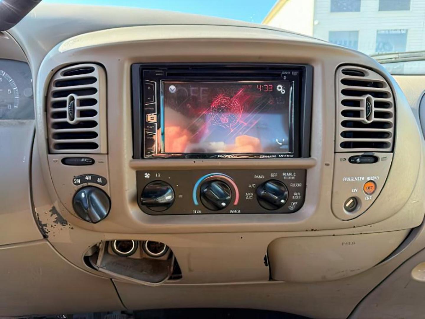 2001 GOLD /CLOTH Ford F-150 (1FTRX18L61N) with an 54 engine, Automatic transmission, located at 1175 N Woodruff Ave, Idaho Falls, ID, 83401, 43.506901, -111.999657 - At Timberline Auto, finding a great deal on your next vehicle is always easy! Our experienced sales staff's goal is to help find you the right vehicle at the right price! Our knowledgeable finance department has options for almost any credit score. We offer extended service contract options to prote - Photo#10
