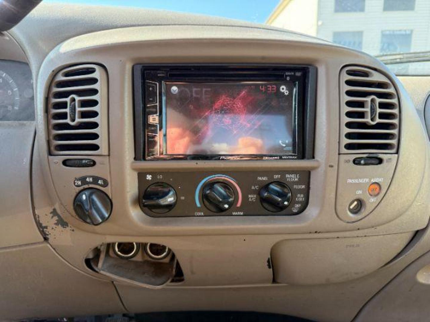2001 GOLD /CLOTH Ford F-150 XLT SuperCab Short Bed 4WD (1FTRX18L61N) with an 5.4 engine, AUTOMATIC transmission, located at 1235 N Woodruff Ave., Idaho Falls, 83401, (208) 523-1053, 43.507172, -112.000488 - At Timberline Auto, finding a great deal on your next vehicle is always easy! Our experienced sales staff's goal is to help find you the right vehicle at the right price! Our knowledgeable finance department has options for almost any credit score. We offer extended service contract options to prote - Photo#10