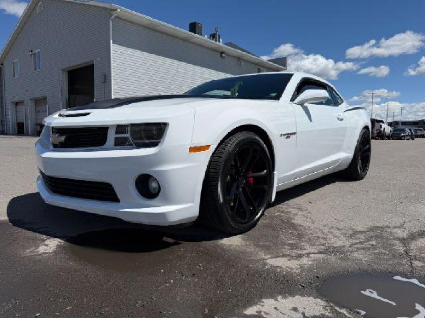 2013 Summit White /Black Leather Interior Chevrolet Camaro 2SS Coupe (2G1FT1EW2D9) with an 6.2L V8 OHV 16V engine, 6-Speed Manual transmission, located at 1235 N Woodruff Ave., Idaho Falls, 83401, (208) 523-1053, 43.507172, -112.000488 - At Timberline Auto, finding a great deal on your next vehicle is always easy! Our experienced sales staff's goal is to help find you the right vehicle at the right price! Our knowledgeable finance department has options for almost any credit score. We offer extended service contract options to prote - Photo#0