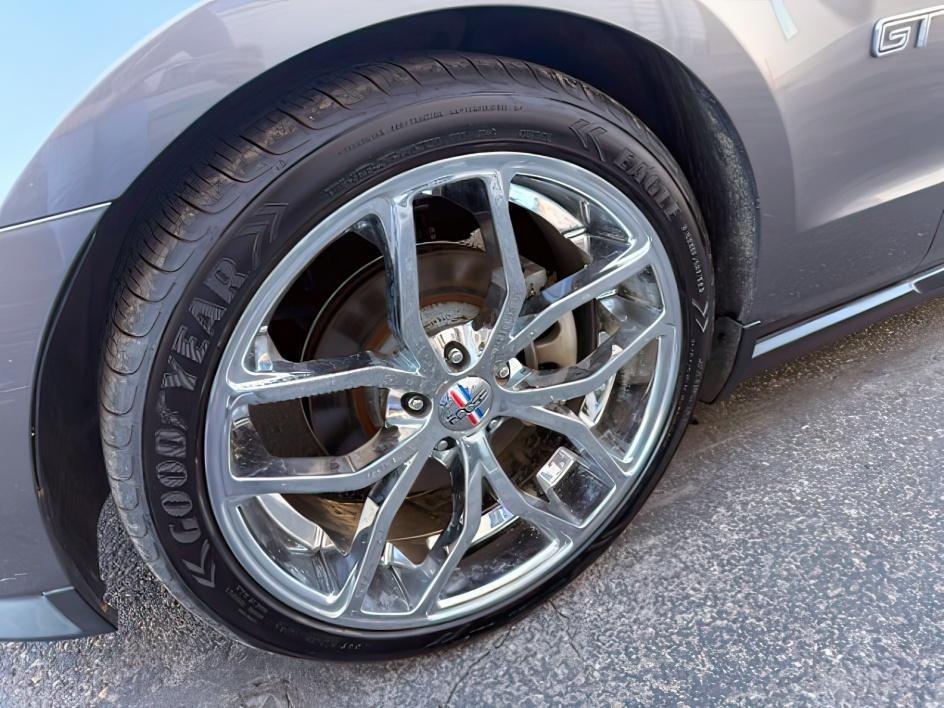 2010 GRAY /Charcoal Black Cloth Interior Ford Mustang GT Coupe (1ZVBP8CH1A5) with an 4.6L V8 SOHC 24V engine, 5-Speed Automatic transmission, located at 1235 N Woodruff Ave., Idaho Falls, 83401, (208) 523-1053, 43.507172, -112.000488 - At Timberline Auto, finding a great deal on your next vehicle is always easy! Our experienced sales staff's goal is to help find you the right vehicle at the right price! Our knowledgeable finance department has options for almost any credit score. We offer extended service contract options to prote- Photo#7