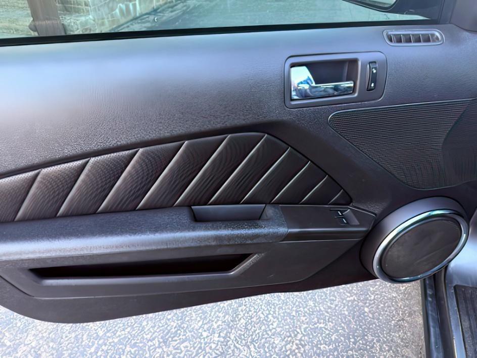 2010 GRAY /Charcoal Black Cloth Interior Ford Mustang GT Coupe (1ZVBP8CH1A5) with an 4.6L V8 SOHC 24V engine, 5-Speed Automatic transmission, located at 1235 N Woodruff Ave., Idaho Falls, 83401, (208) 523-1053, 43.507172, -112.000488 - At Timberline Auto, finding a great deal on your next vehicle is always easy! Our experienced sales staff's goal is to help find you the right vehicle at the right price! Our knowledgeable finance department has options for almost any credit score. We offer extended service contract options to prote- Photo#11