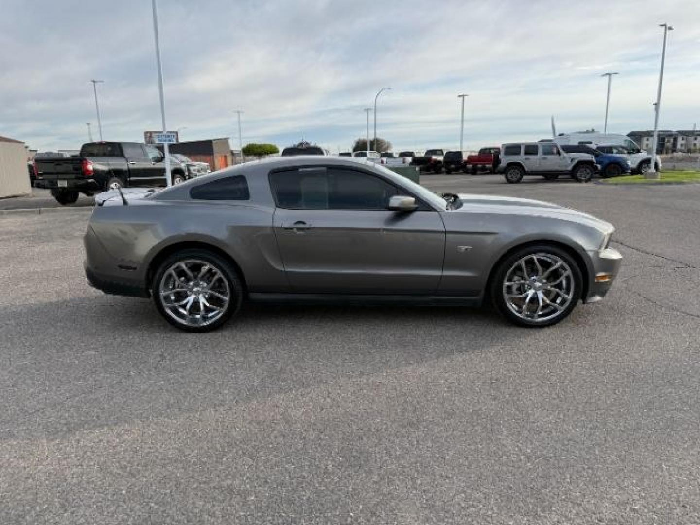 2010 GRAY /Charcoal Black Cloth Interior Ford Mustang GT Coupe (1ZVBP8CH1A5) with an 4.6L V8 SOHC 24V engine, 5-Speed Automatic transmission, located at 1235 N Woodruff Ave., Idaho Falls, 83401, (208) 523-1053, 43.507172, -112.000488 - At Timberline Auto, finding a great deal on your next vehicle is always easy! Our experienced sales staff's goal is to help find you the right vehicle at the right price! Our knowledgeable finance department has options for almost any credit score. We offer extended service contract options to prote - Photo#26