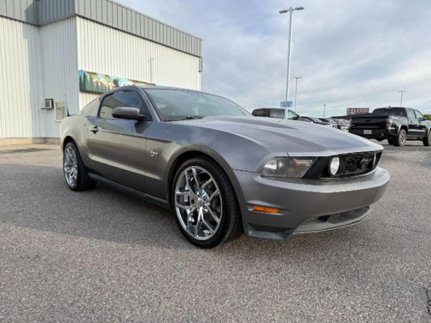 2010 GRAY /Charcoal Black Cloth Interior Ford Mustang GT Coupe (1ZVBP8CH1A5) with an 4.6L V8 SOHC 24V engine, 5-Speed Automatic transmission, located at 1235 N Woodruff Ave., Idaho Falls, 83401, (208) 523-1053, 43.507172, -112.000488 - At Timberline Auto, finding a great deal on your next vehicle is always easy! Our experienced sales staff's goal is to help find you the right vehicle at the right price! Our knowledgeable finance department has options for almost any credit score. We offer extended service contract options to prote - Photo#27