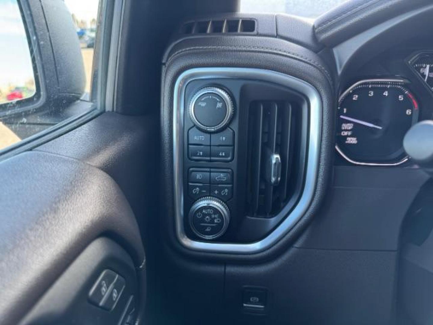 2019 BROWN /LEATHER GMC Sierra 1500 SLT Crew Cab Short Box 4WD (1GTU9DED0KZ) with an 5.3 engine, AUTOMATIC transmission, located at 1235 N Woodruff Ave., Idaho Falls, 83401, (208) 523-1053, 43.507172, -112.000488 - Photo#19
