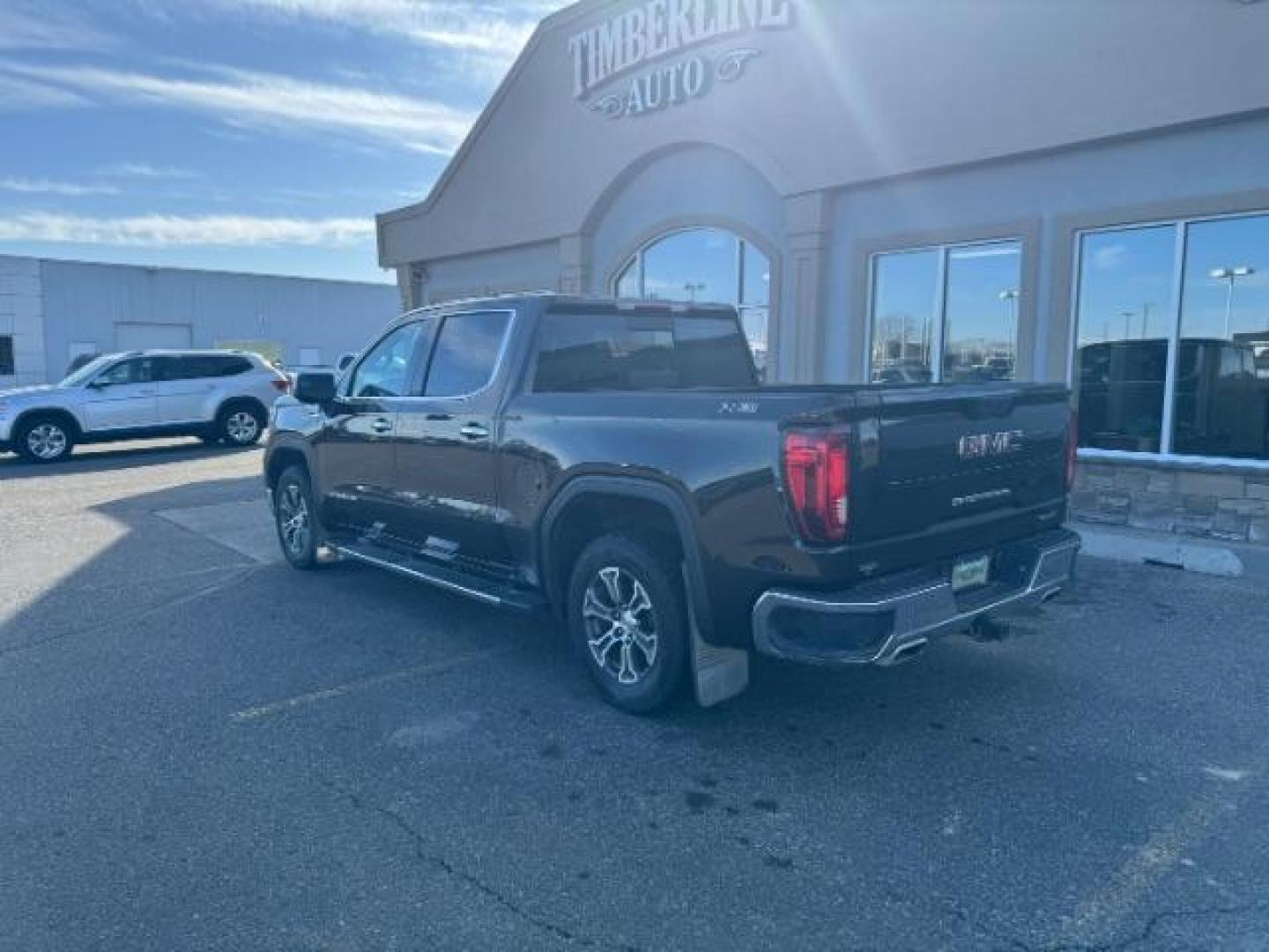 2019 BROWN /LEATHER GMC Sierra 1500 SLT Crew Cab Short Box 4WD (1GTU9DED0KZ) with an 5.3 engine, AUTOMATIC transmission, located at 1235 N Woodruff Ave., Idaho Falls, 83401, (208) 523-1053, 43.507172, -112.000488 - Photo#2