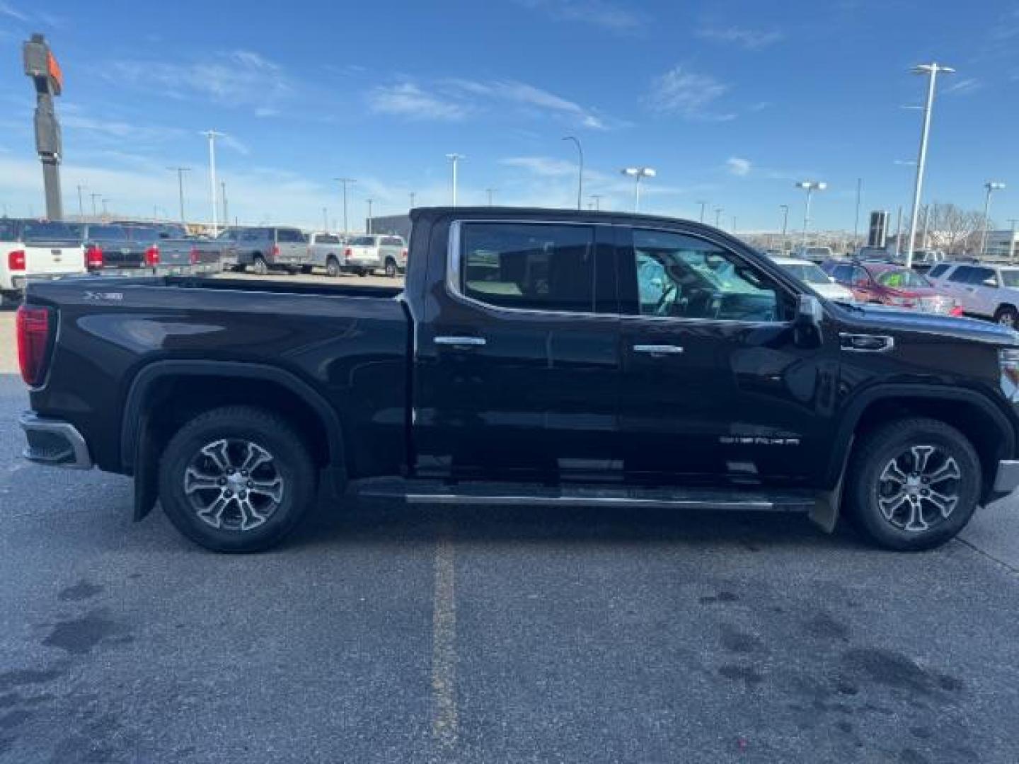 2019 BROWN /LEATHER GMC Sierra 1500 SLT Crew Cab Short Box 4WD (1GTU9DED0KZ) with an 5.3 engine, AUTOMATIC transmission, located at 1235 N Woodruff Ave., Idaho Falls, 83401, (208) 523-1053, 43.507172, -112.000488 - Photo#5