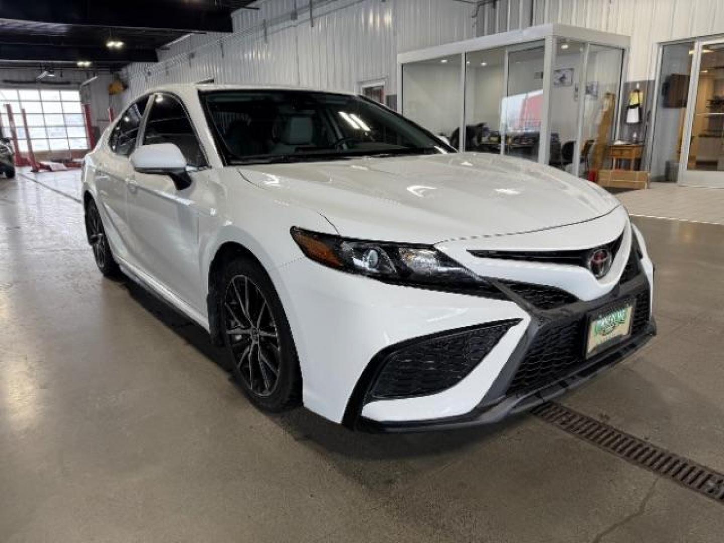 2023 WHITE /Ash Toyota Camry SE AWD (4T1G11BK8PU) with an 2.5 engine, AUTOMATIC transmission, located at 1235 N Woodruff Ave., Idaho Falls, 83401, (208) 523-1053, 43.507172, -112.000488 - At Timberline Auto, finding a great deal on your next vehicle is always easy! Our experienced sales staff's goal is to help find you the right vehicle at the right price! Our knowledgeable finance department has options for almost any credit score. We offer extended service contract options to prote - Photo#5
