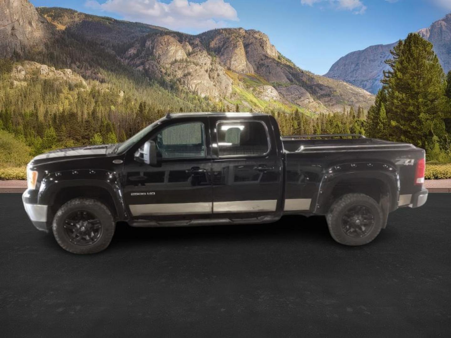2013 Onyx Black /Ebony Leather Interior GMC Sierra 2500HD SLT Crew Cab 4WD (1GT121E86DF) with an 6.6L V8 OHV 32V TURBO DIESEL engine, 6-Speed Automatic transmission, located at 1235 N Woodruff Ave., Idaho Falls, 83401, (208) 523-1053, 43.507172, -112.000488 - At Timberline Auto, finding a great deal on your next vehicle is always easy! Our experienced sales staff's goal is to help find you the right vehicle at the right price! Our knowledgeable finance department has options for almost any credit score. We offer extended service contract options to prote - Photo#1