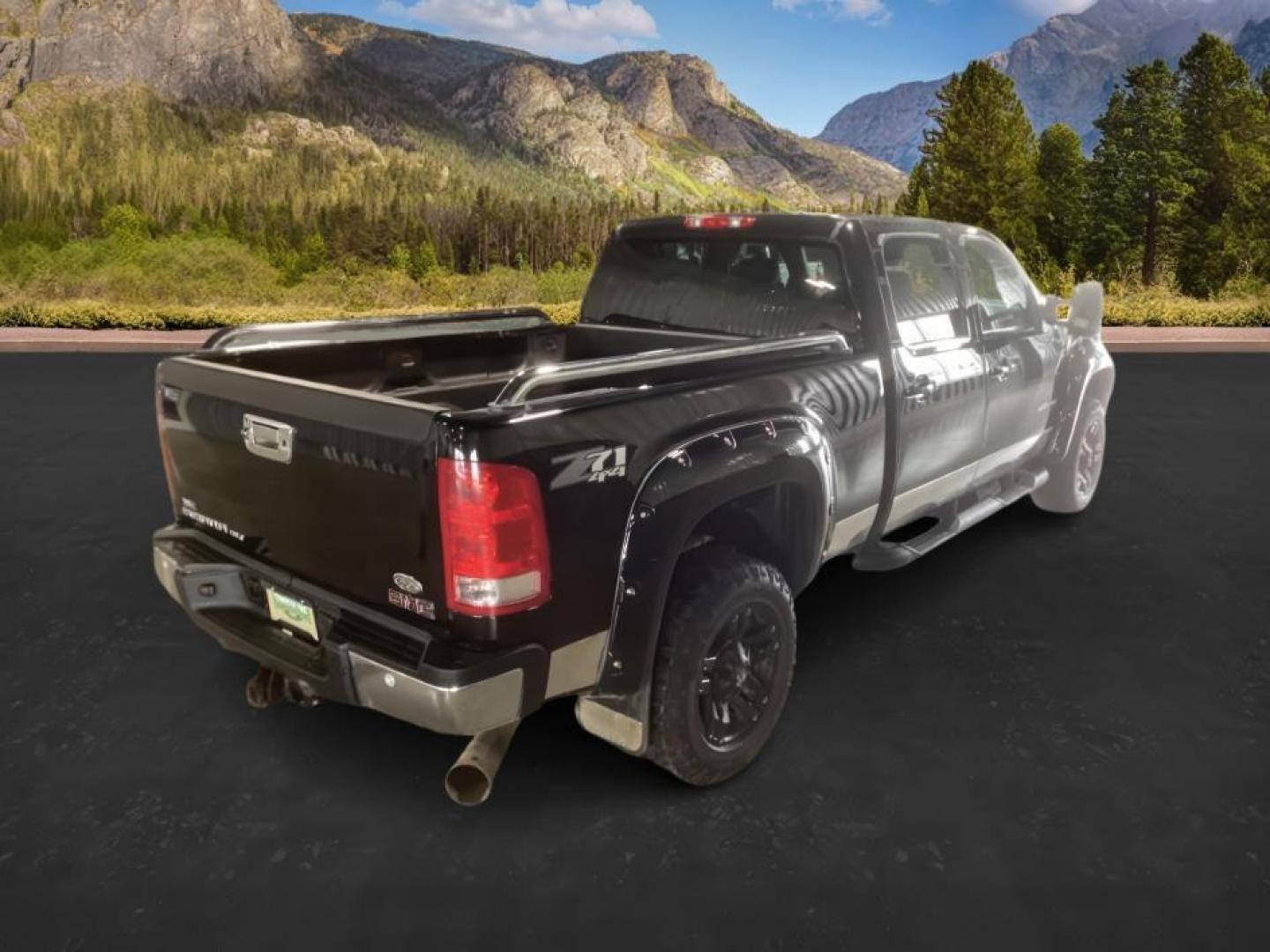 2013 Onyx Black /Ebony Leather Interior GMC Sierra 2500HD SLT Crew Cab 4WD (1GT121E86DF) with an 6.6L V8 OHV 32V TURBO DIESEL engine, 6-Speed Automatic transmission, located at 1235 N Woodruff Ave., Idaho Falls, 83401, (208) 523-1053, 43.507172, -112.000488 - At Timberline Auto, finding a great deal on your next vehicle is always easy! Our experienced sales staff's goal is to help find you the right vehicle at the right price! Our knowledgeable finance department has options for almost any credit score. We offer extended service contract options to prote - Photo#4