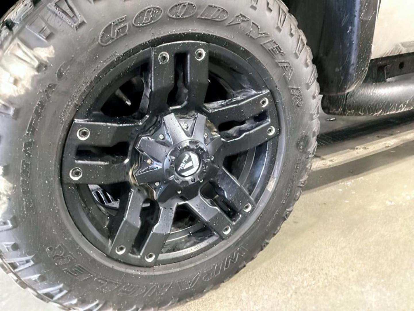 2013 Onyx Black /Ebony Leather Interior GMC Sierra 2500HD SLT Crew Cab 4WD (1GT121E86DF) with an 6.6L V8 OHV 32V TURBO DIESEL engine, 6-Speed Automatic transmission, located at 1235 N Woodruff Ave., Idaho Falls, 83401, (208) 523-1053, 43.507172, -112.000488 - At Timberline Auto, finding a great deal on your next vehicle is always easy! Our experienced sales staff's goal is to help find you the right vehicle at the right price! Our knowledgeable finance department has options for almost any credit score. We offer extended service contract options to prote - Photo#8