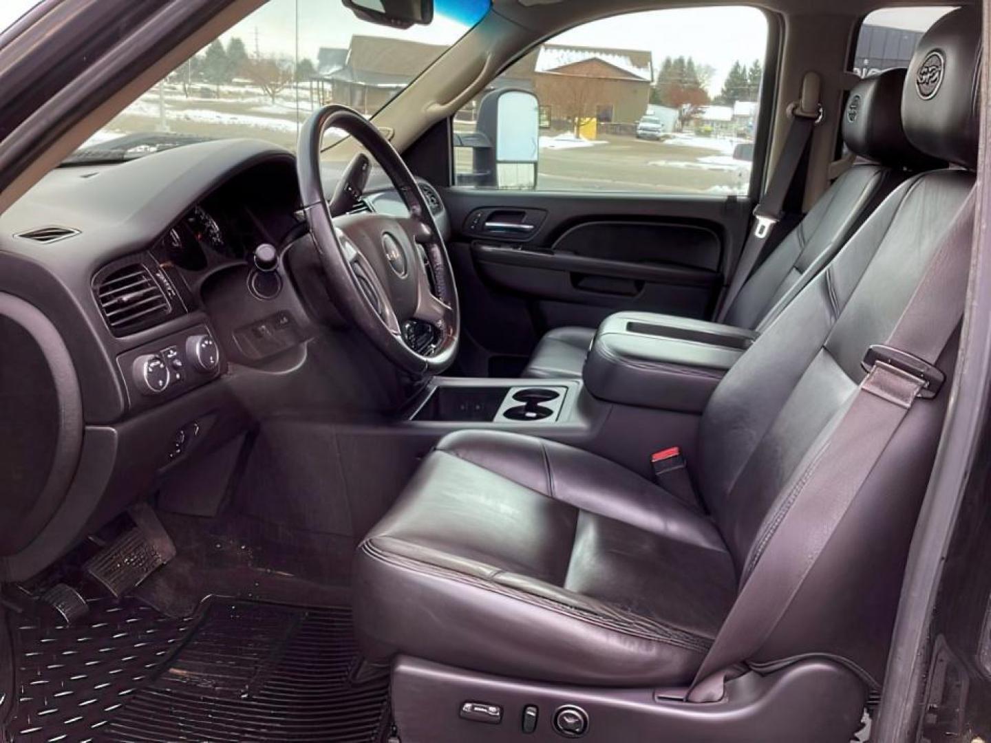 2013 Onyx Black /Ebony Leather Interior GMC Sierra 2500HD SLT Crew Cab 4WD (1GT121E86DF) with an 6.6L V8 OHV 32V TURBO DIESEL engine, 6-Speed Automatic transmission, located at 1235 N Woodruff Ave., Idaho Falls, 83401, (208) 523-1053, 43.507172, -112.000488 - At Timberline Auto, finding a great deal on your next vehicle is always easy! Our experienced sales staff's goal is to help find you the right vehicle at the right price! Our knowledgeable finance department has options for almost any credit score. We offer extended service contract options to prote - Photo#12