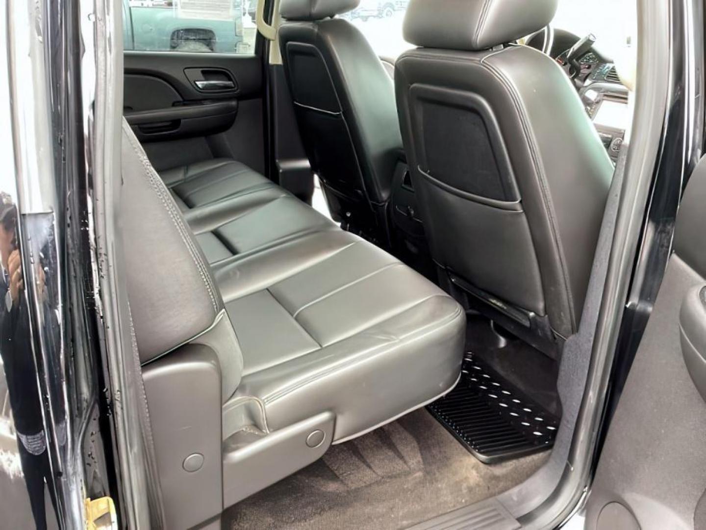 2013 Onyx Black /Ebony Leather Interior GMC Sierra 2500HD SLT Crew Cab 4WD (1GT121E86DF) with an 6.6L V8 OHV 32V TURBO DIESEL engine, 6-Speed Automatic transmission, located at 1235 N Woodruff Ave., Idaho Falls, 83401, (208) 523-1053, 43.507172, -112.000488 - At Timberline Auto, finding a great deal on your next vehicle is always easy! Our experienced sales staff's goal is to help find you the right vehicle at the right price! Our knowledgeable finance department has options for almost any credit score. We offer extended service contract options to prote - Photo#15