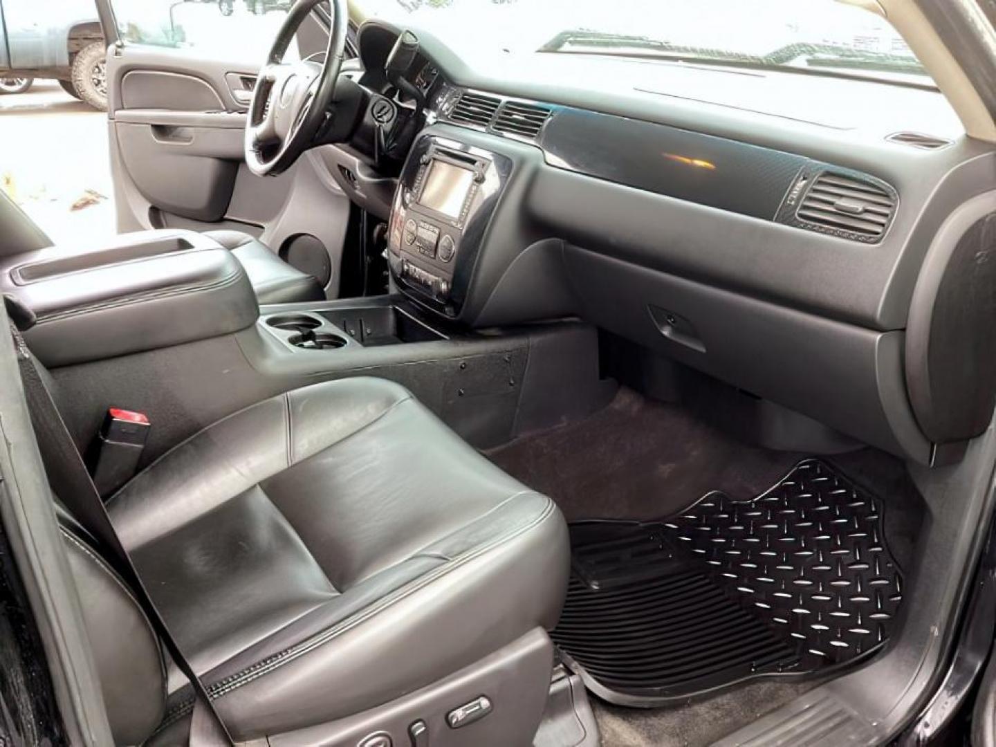 2013 Onyx Black /Ebony Leather Interior GMC Sierra 2500HD SLT Crew Cab 4WD (1GT121E86DF) with an 6.6L V8 OHV 32V TURBO DIESEL engine, 6-Speed Automatic transmission, located at 1235 N Woodruff Ave., Idaho Falls, 83401, (208) 523-1053, 43.507172, -112.000488 - At Timberline Auto, finding a great deal on your next vehicle is always easy! Our experienced sales staff's goal is to help find you the right vehicle at the right price! Our knowledgeable finance department has options for almost any credit score. We offer extended service contract options to prote - Photo#16