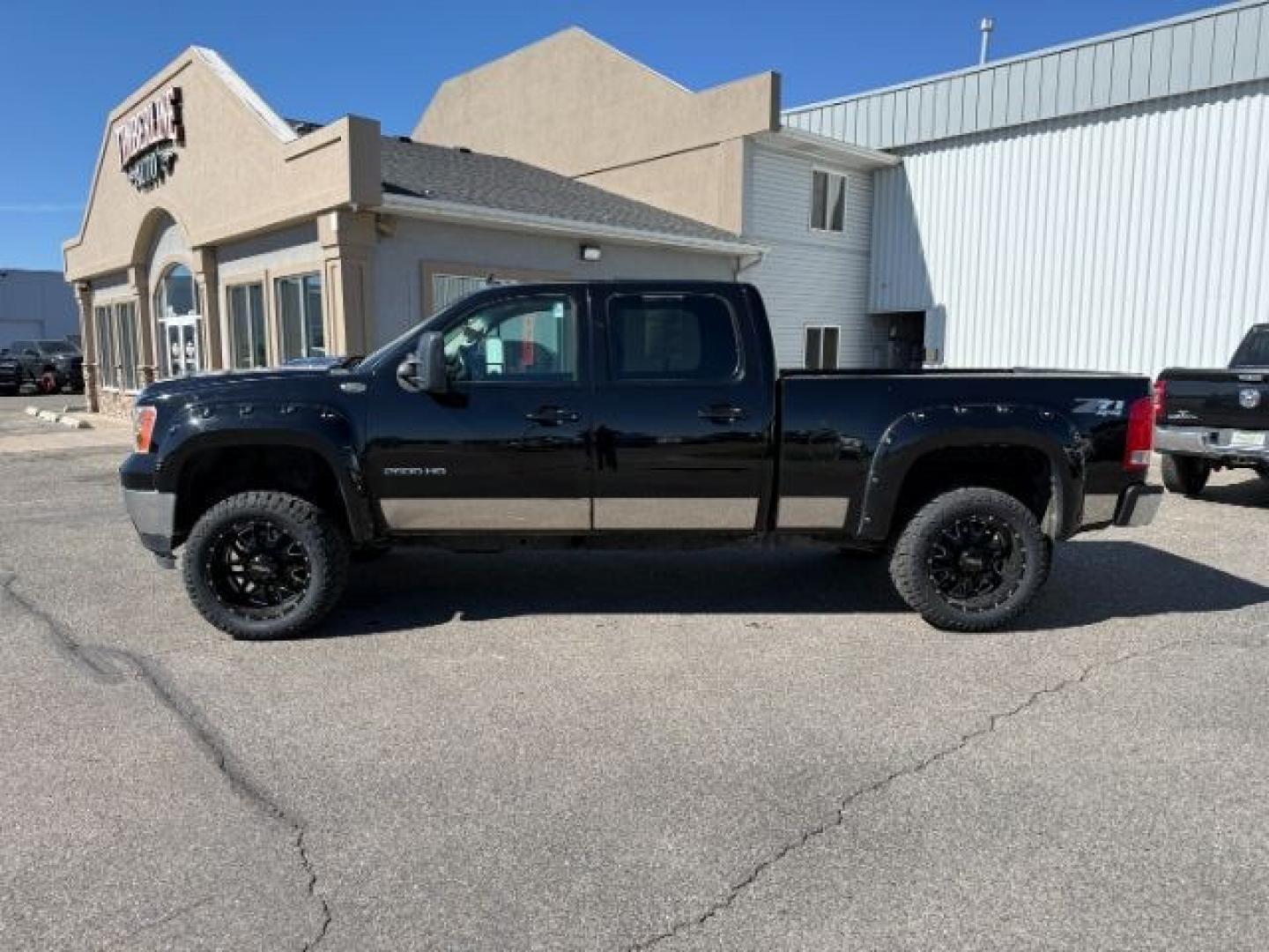 2013 Onyx Black /Ebony Leather Interior GMC Sierra 2500HD (1GT121E86DF) with an 66L V8 OHV 32V TURBO DIESEL engine, Automatic transmission, located at 1175 N Woodruff Ave, Idaho Falls, ID, 83401, 43.506901, -111.999657 - At Timberline Auto, finding a great deal on your next vehicle is always easy! Our experienced sales staff's goal is to help find you the right vehicle at the right price! Our knowledgeable finance department has options for almost any credit score. We offer extended service contract options to prote - Photo#18