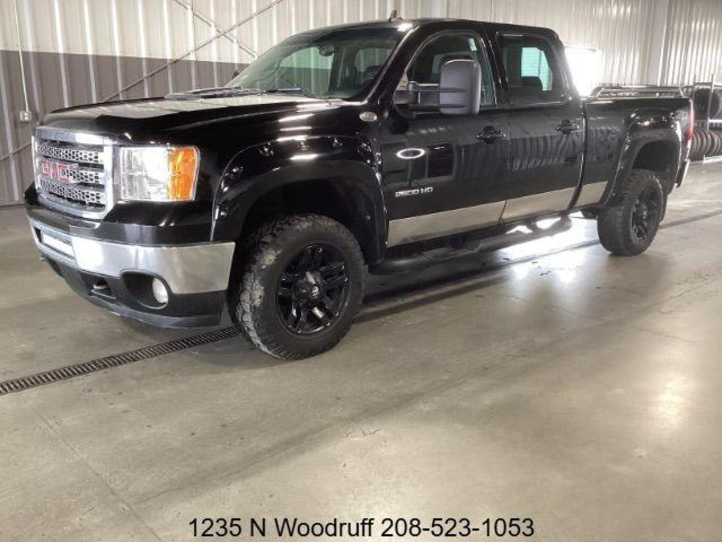 2013 Onyx Black /Ebony Leather Interior GMC Sierra 2500HD SLT Crew Cab 4WD (1GT121E86DF) with an 6.6L V8 OHV 32V TURBO DIESEL engine, 6-Speed Automatic transmission, located at 1235 N Woodruff Ave., Idaho Falls, 83401, (208) 523-1053, 43.507172, -112.000488 - At Timberline Auto, finding a great deal on your next vehicle is always easy! Our experienced sales staff's goal is to help find you the right vehicle at the right price! Our knowledgeable finance department has options for almost any credit score. We offer extended service contract options to prote - Photo#0