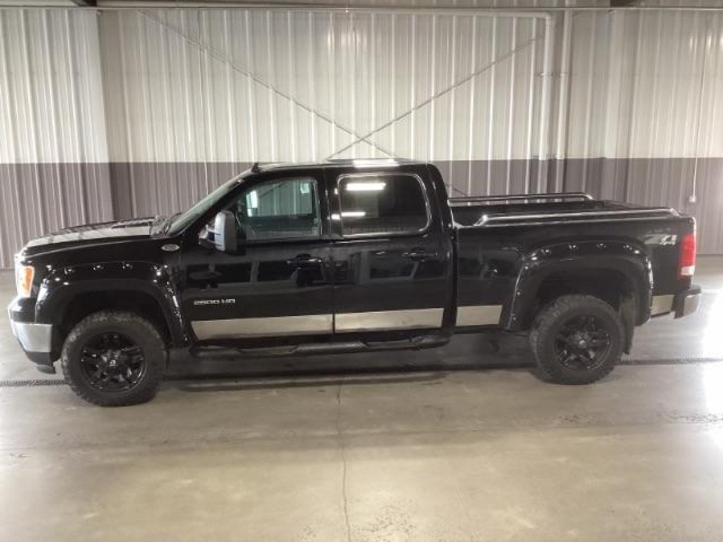 2013 Onyx Black /Ebony Leather Interior GMC Sierra 2500HD SLT Crew Cab 4WD (1GT121E86DF) with an 6.6L V8 OHV 32V TURBO DIESEL engine, 6-Speed Automatic transmission, located at 1235 N Woodruff Ave., Idaho Falls, 83401, (208) 523-1053, 43.507172, -112.000488 - At Timberline Auto, finding a great deal on your next vehicle is always easy! Our experienced sales staff's goal is to help find you the right vehicle at the right price! Our knowledgeable finance department has options for almost any credit score. We offer extended service contract options to prote - Photo#1