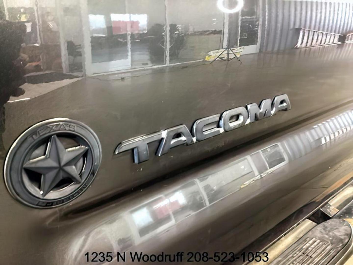 2013 GRAY /Graphite Cloth Interior Toyota Tacoma Double Cab V6 Auto 4WD (5TFLU4EN6DX) with an 4.0L V6 DOHC 24V engine, 5-Speed Automatic transmission, located at 1235 N Woodruff Ave., Idaho Falls, 83401, (208) 523-1053, 43.507172, -112.000488 - At Timberline Auto, finding a great deal on your next vehicle is always easy! Our experienced sales staff's goal is to help find you the right vehicle at the right price! Our knowledgeable finance department has options for almost any credit score. We offer extended service contract options to prote - Photo#6