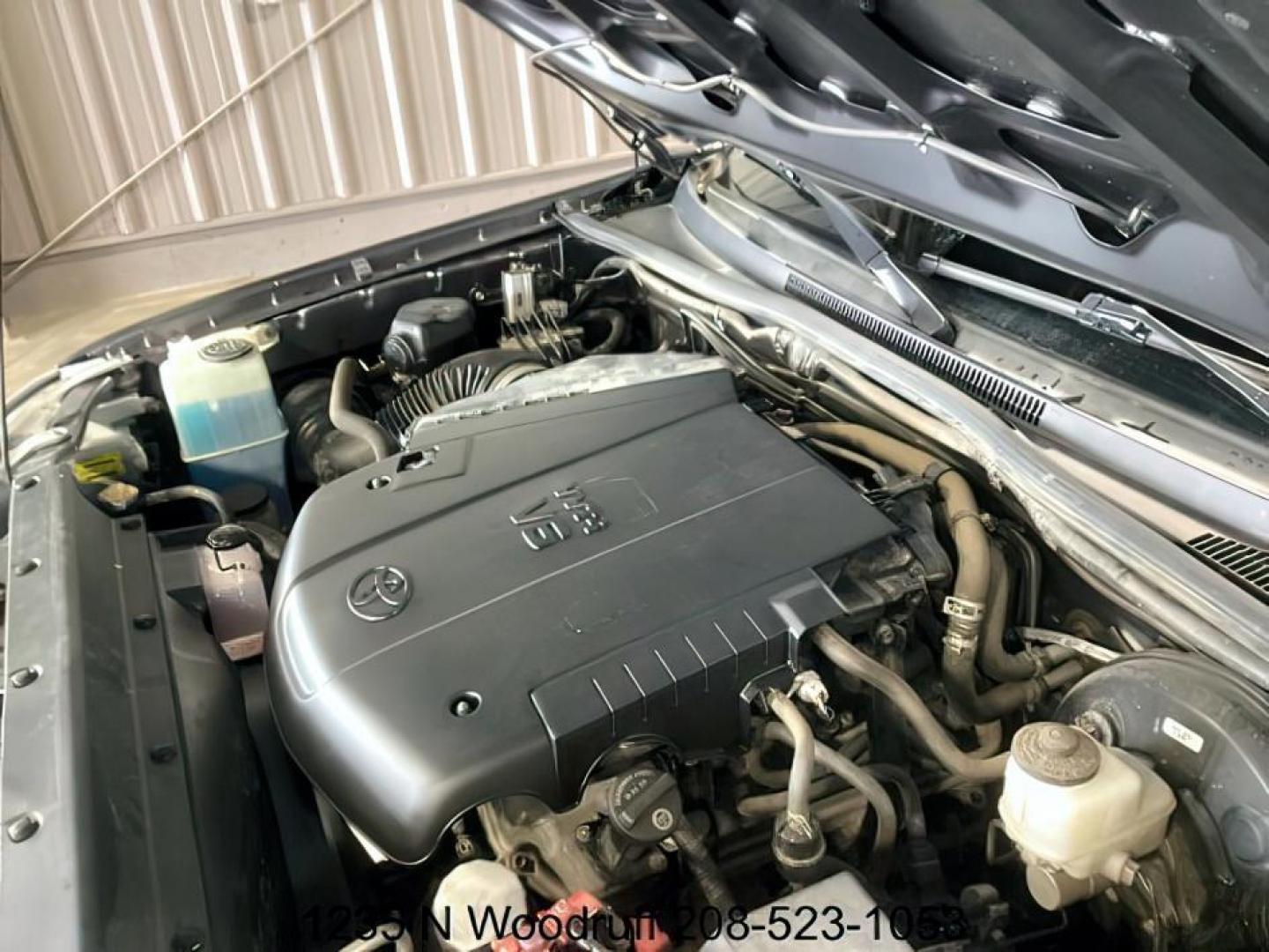 2013 GRAY /Graphite Cloth Interior Toyota Tacoma Double Cab V6 Auto 4WD (5TFLU4EN6DX) with an 4.0L V6 DOHC 24V engine, 5-Speed Automatic transmission, located at 1235 N Woodruff Ave., Idaho Falls, 83401, (208) 523-1053, 43.507172, -112.000488 - At Timberline Auto, finding a great deal on your next vehicle is always easy! Our experienced sales staff's goal is to help find you the right vehicle at the right price! Our knowledgeable finance department has options for almost any credit score. We offer extended service contract options to prote - Photo#10