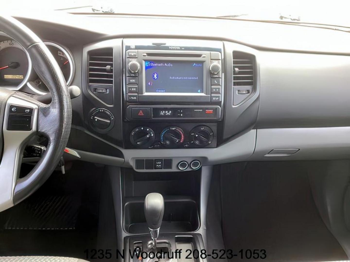 2013 GRAY /Graphite Cloth Interior Toyota Tacoma Double Cab V6 Auto 4WD (5TFLU4EN6DX) with an 4.0L V6 DOHC 24V engine, 5-Speed Automatic transmission, located at 1235 N Woodruff Ave., Idaho Falls, 83401, (208) 523-1053, 43.507172, -112.000488 - At Timberline Auto, finding a great deal on your next vehicle is always easy! Our experienced sales staff's goal is to help find you the right vehicle at the right price! Our knowledgeable finance department has options for almost any credit score. We offer extended service contract options to prote - Photo#12