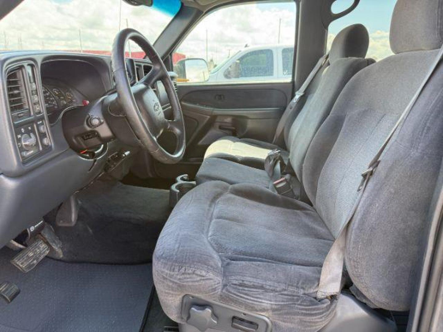 2001 GRAY /Graphite Cloth Chevrolet Silverado 2500HD LS Crew Cab Long Bed 4WD (1GCHK23131F) with an 6.6L V8 OHV 32V TURBO DIESEL engine, 5-Speed Automatic transmission, located at 1235 N Woodruff Ave., Idaho Falls, 83401, (208) 523-1053, 43.507172, -112.000488 - At Timberline Auto, finding a great deal on your next vehicle is always easy! Our experienced sales staff's goal is to help find you the right vehicle at the right price! Our knowledgeable finance department has options for almost any credit score. We offer extended service contract options to prote - Photo#9