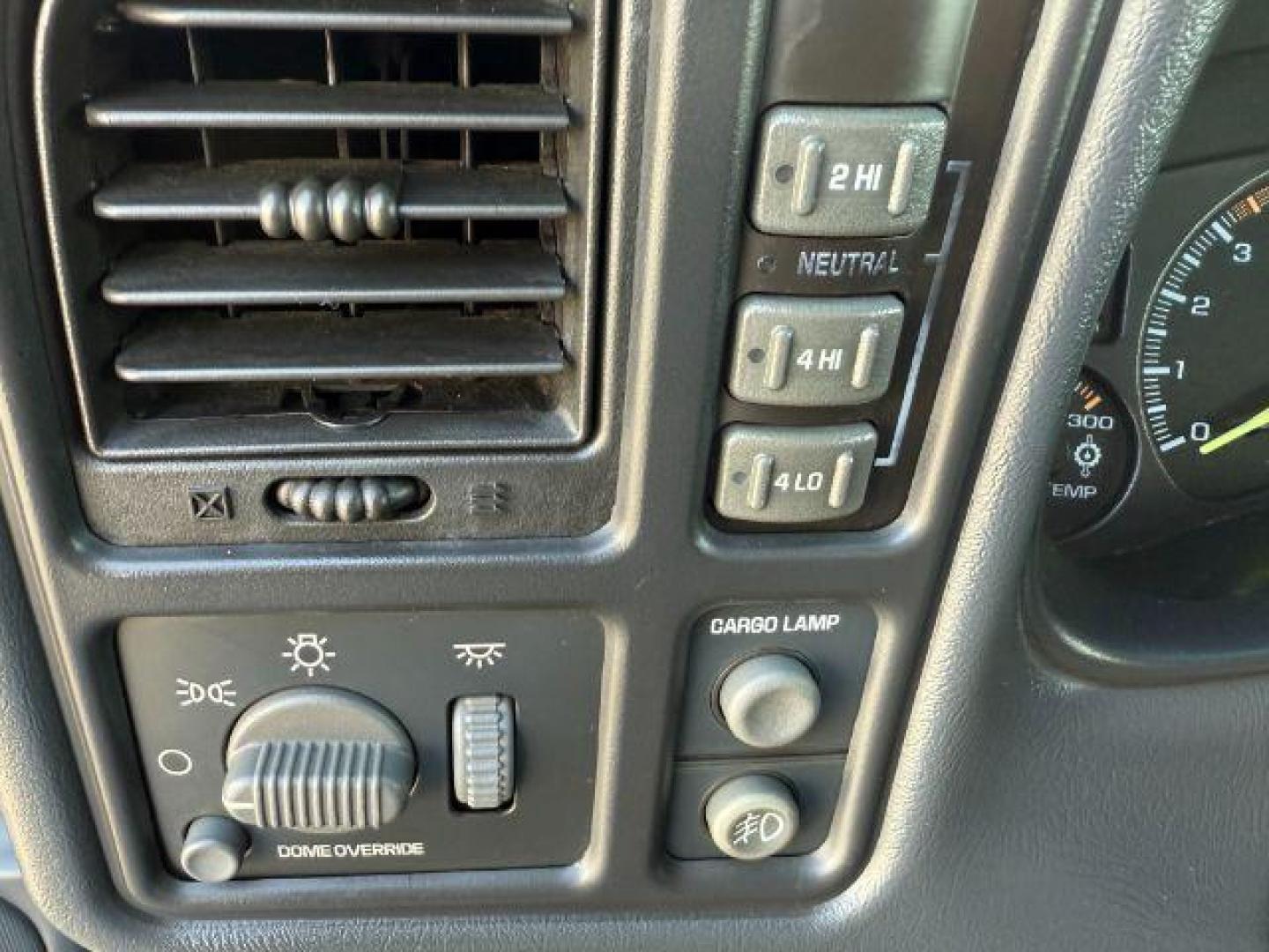 2001 GRAY /Graphite Cloth Chevrolet Silverado 2500HD LS Crew Cab Long Bed 4WD (1GCHK23131F) with an 6.6L V8 OHV 32V TURBO DIESEL engine, 5-Speed Automatic transmission, located at 1235 N Woodruff Ave., Idaho Falls, 83401, (208) 523-1053, 43.507172, -112.000488 - At Timberline Auto, finding a great deal on your next vehicle is always easy! Our experienced sales staff's goal is to help find you the right vehicle at the right price! Our knowledgeable finance department has options for almost any credit score. We offer extended service contract options to prote - Photo#13